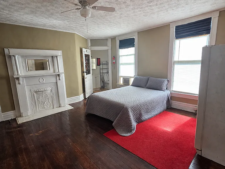 40 Brown Ave #1 — Photo 2