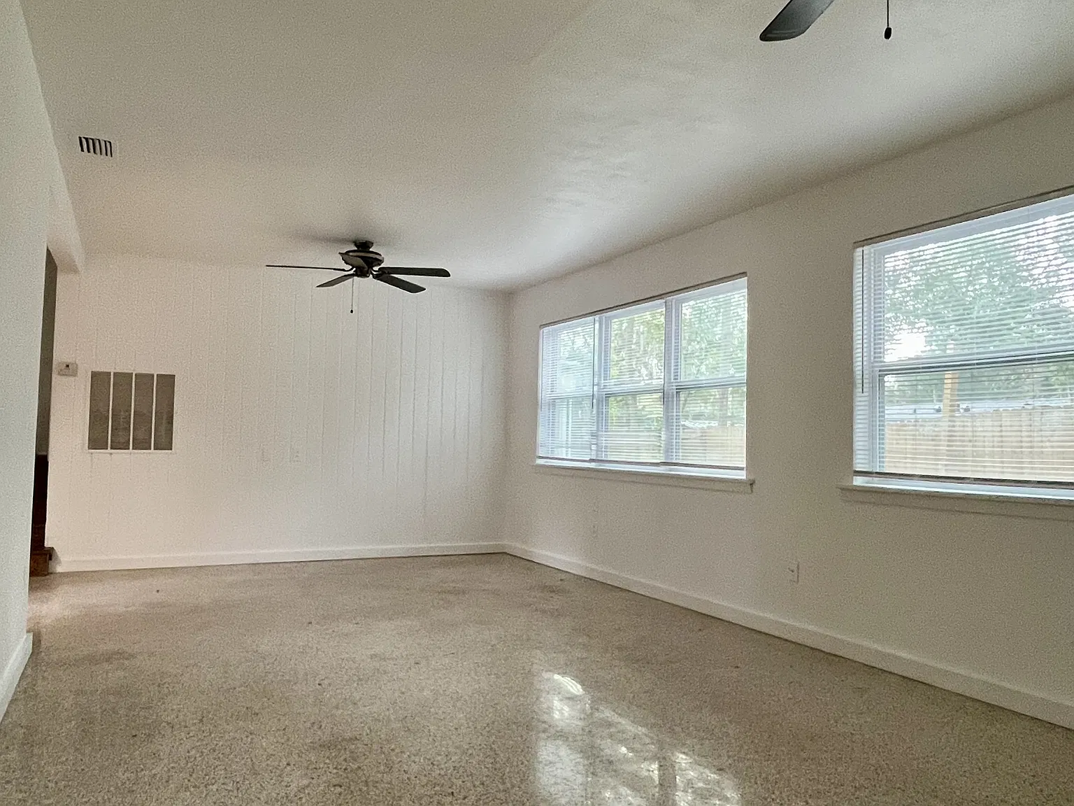 1109 Northeast 5th Place - . — Photo 2