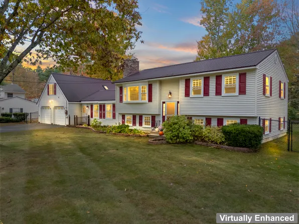 10 Merrymeeting Drive, Topsham, ME 04086