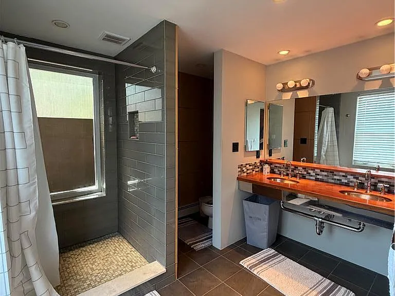 828 W Gordon St — Photo 12