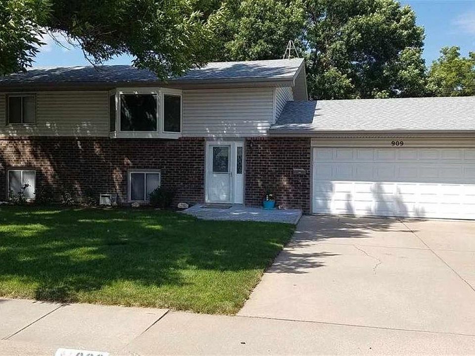 1st image of 909 W Reid Avenue