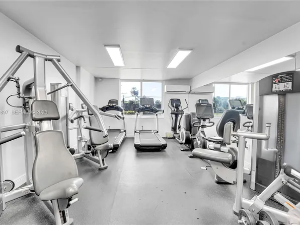 919 Hillcrest Dr APT 210, Hollywood, FL 33021