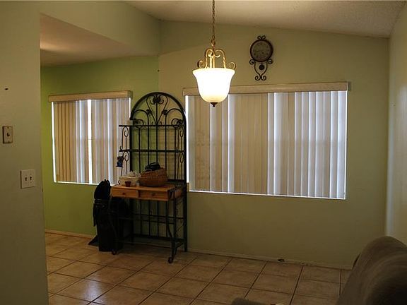 3rd image of 1401 Thistledown Dr