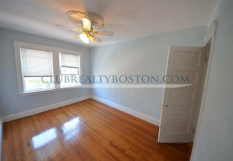 56 Montfern Ave #3 — Photo 17
