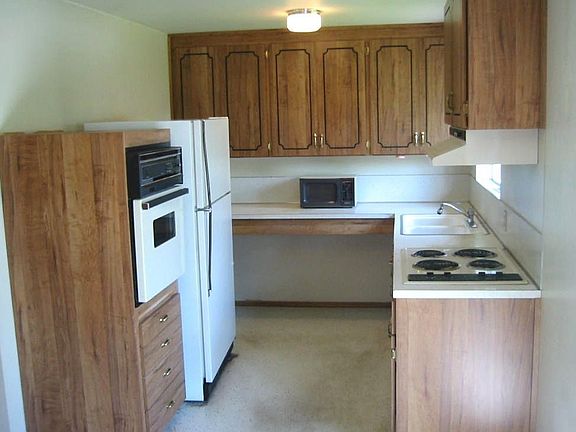 Lots of possibilites in this kitchen