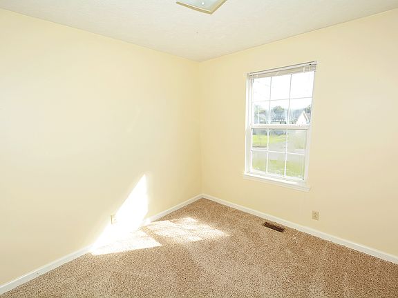 2nd image of 580 Kathryn Ct