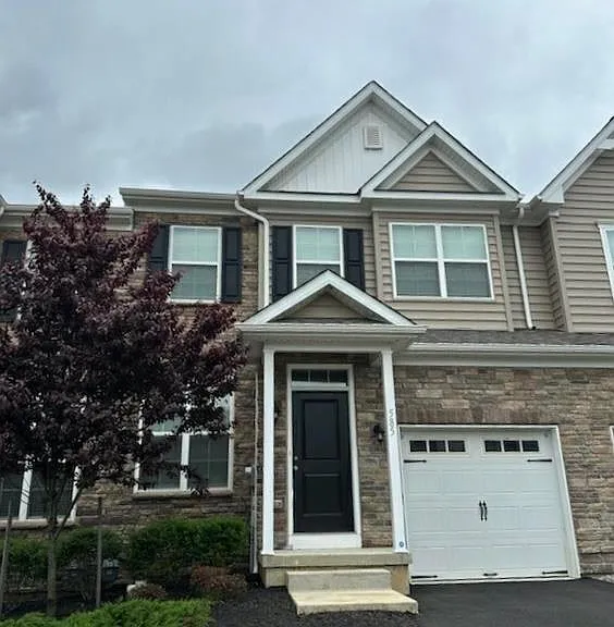 585 Gray Feather Way — Photo 1