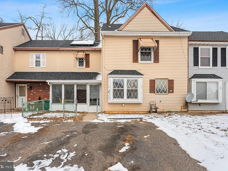 55 Presidential Dr — Photo 1