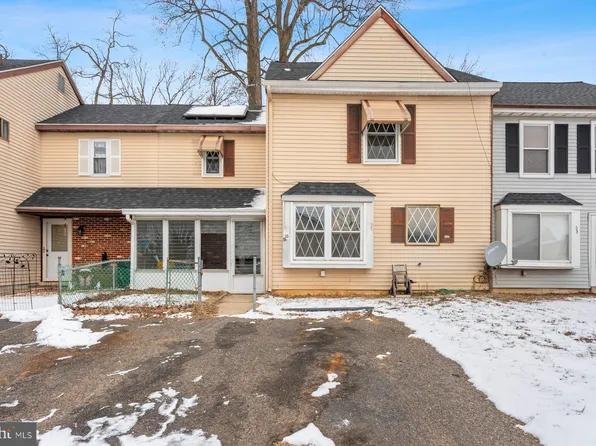 55 Presidential Dr, Sicklerville, NJ 08081