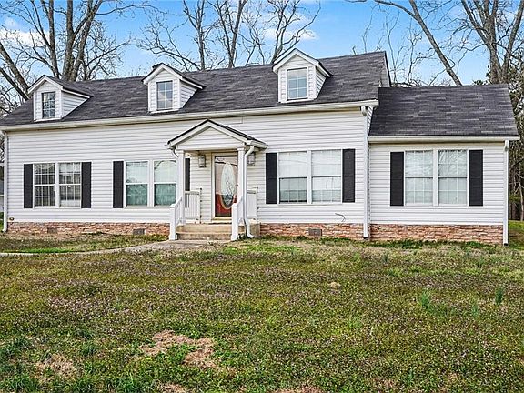 3rd image of 707 E McIntosh Rd