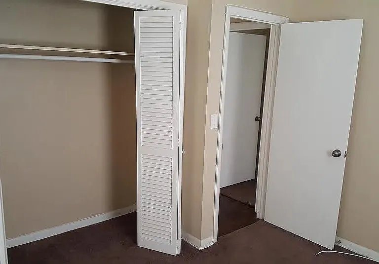 4216 Sabine Dr — Photo 2