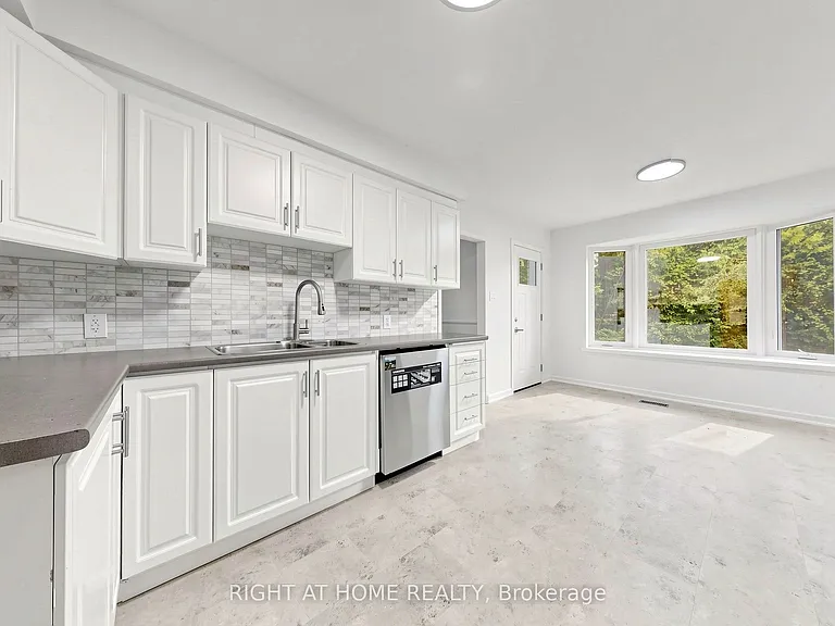6 Colonnade Rd — Photo 5