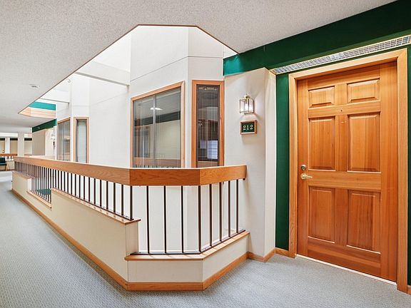 4th image of 4035 Victoria St N APT 212