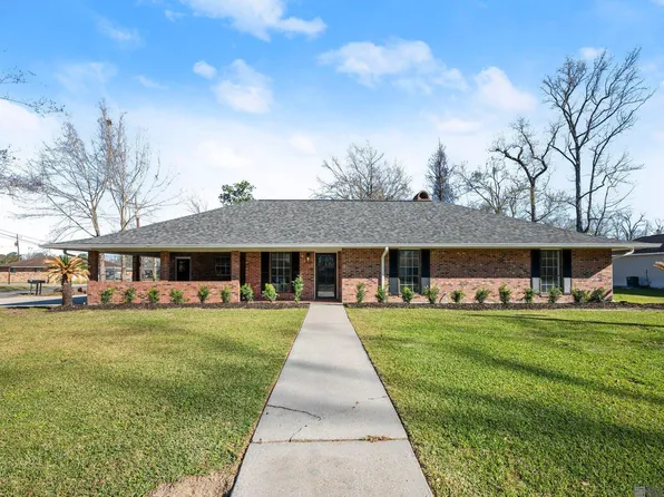 606 E Neal St, Gonzales, LA 70737