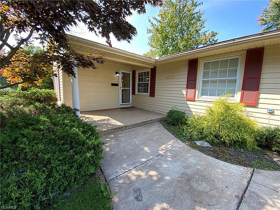 2nd image of 2338 Richmond Rd