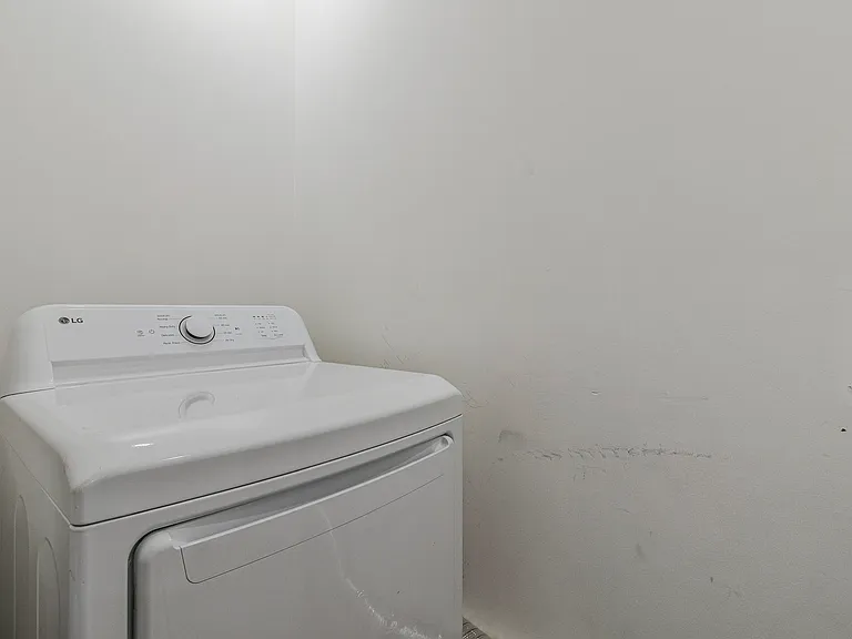 1140 17th St NE #1 — Photo 31