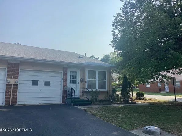 8 Lexington Drive #B, Whiting, NJ 08759