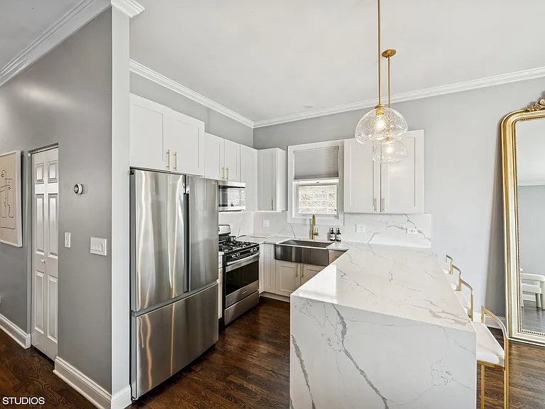 2440 W Cortez St #3 — Photo 2
