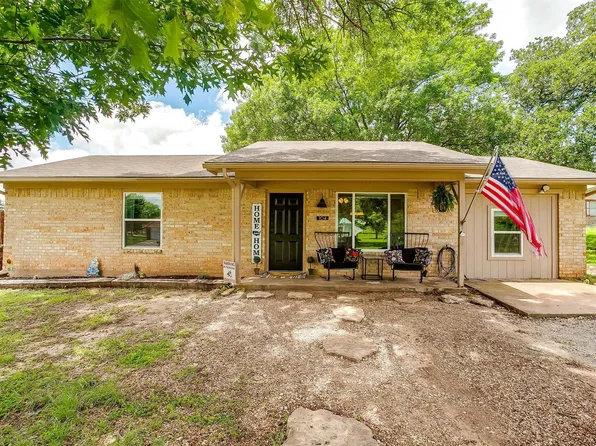 104 Swancy Ln, Weatherford, TX 76088