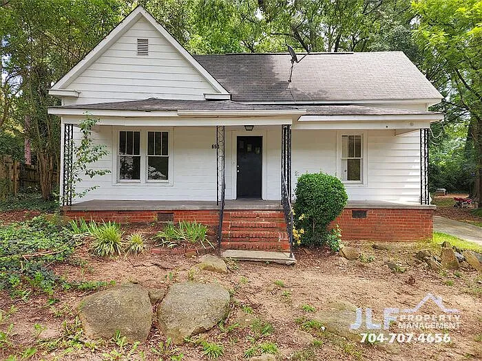 650 Harris St NW — Photo 1