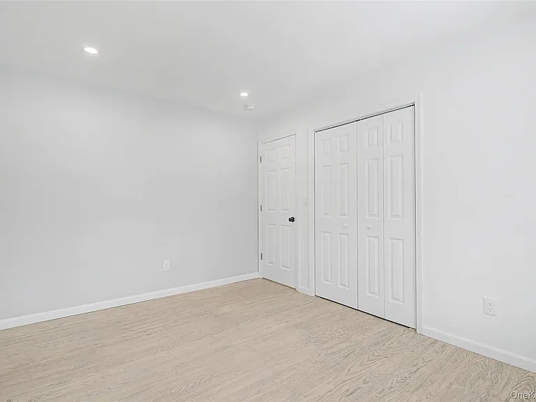 25 Clinton St — Photo 25