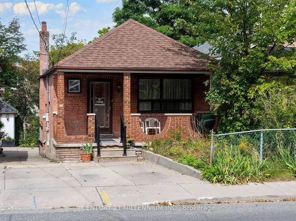 16 Rochdale Ave, Toronto, ON M6E 1X2