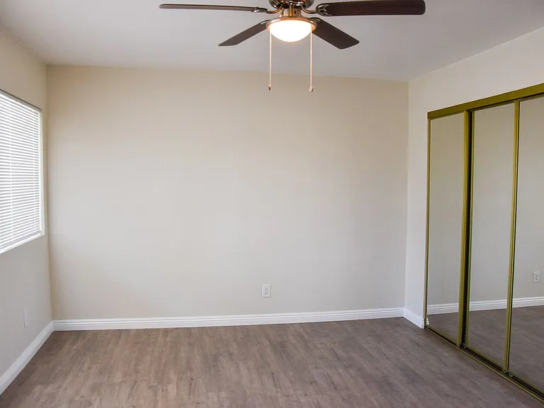 2318 E Coolidge Ave — Photo 30
