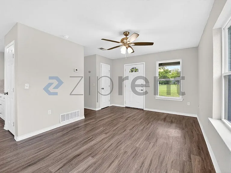 317 Jones St — Photo 8