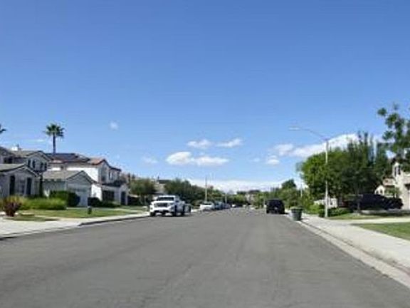 Exterior Neighborhood (street photo)