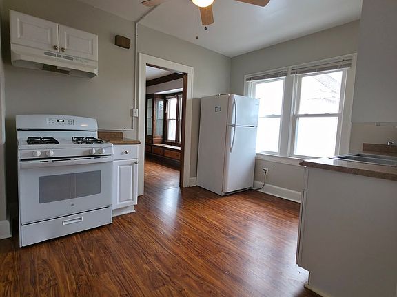 3rd image of 2144-2146 Wascana Ave
