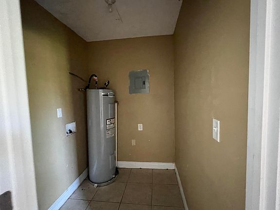 4th image of 830 El Camino Dr