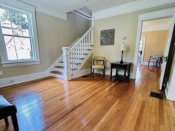 4th image of 720 Riverland Rd SE