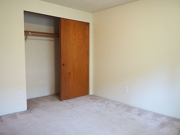 4th image of 1050-1060 SW East Ave #1060-5