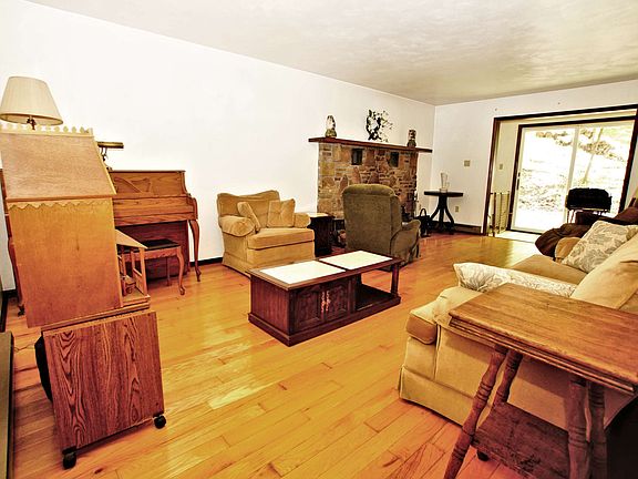 4th image of 226 Echo Valley Rd