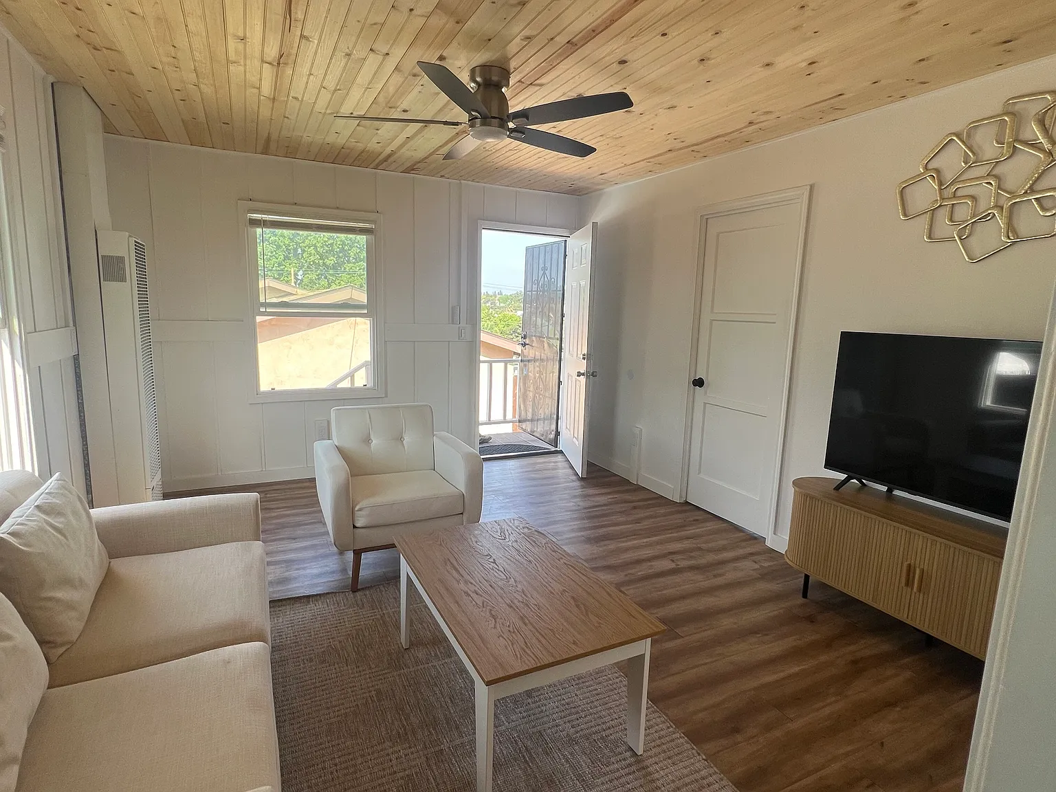 3 bed, $3,500 — Photo 1