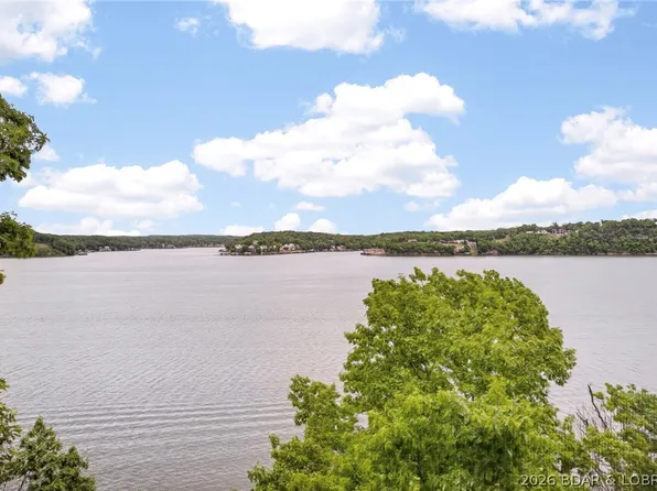 446 Crown Point Dr, Village Of Four Seasons, MO 65049