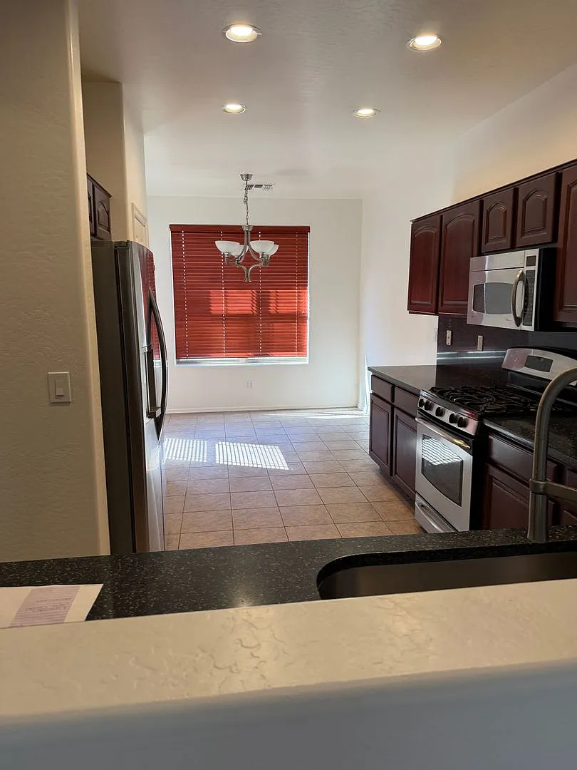 Fresh paint and flooring — Photo 2