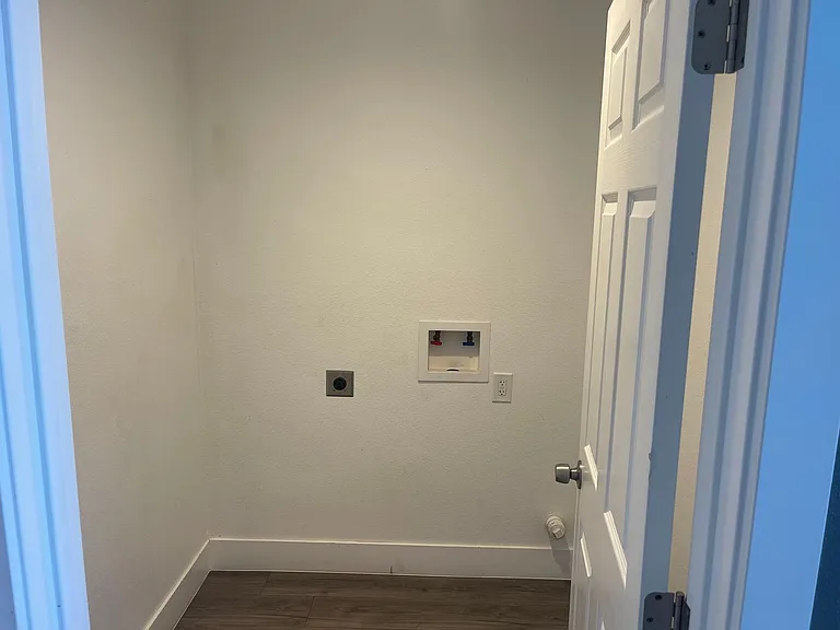 1526 N Sierra Nevada St — Photo 9