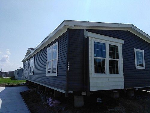 2nd image of 1932 Spruce Ln