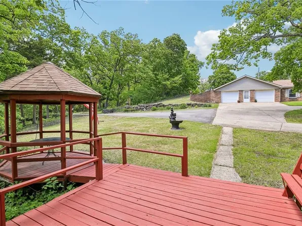 22774 George Rd, Tonganoxie, KS 66086