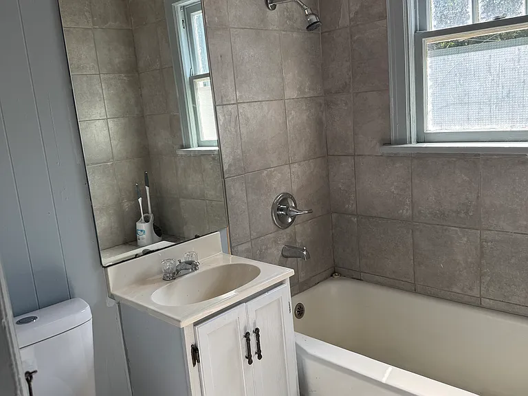 1527 N Woodland Ave — Photo 8