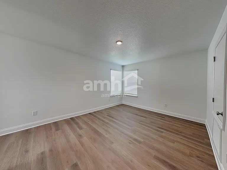 16381 Aubergine Aly — Photo 9