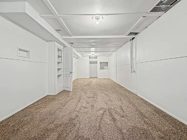 1230 S Grape St — Photo 23