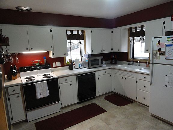 Spacious and Bright Kitchen