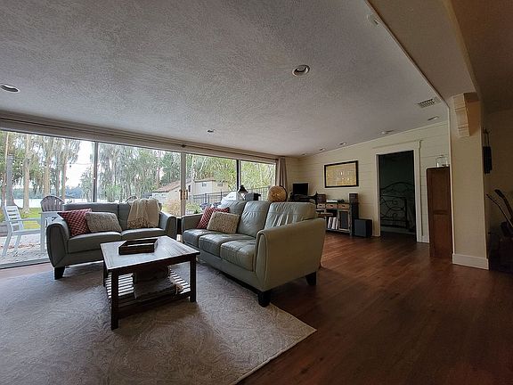 5th image of 320 Deer Cove Ln