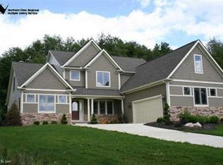 1979 E Swan Lake Cir, Kent, OH 44240