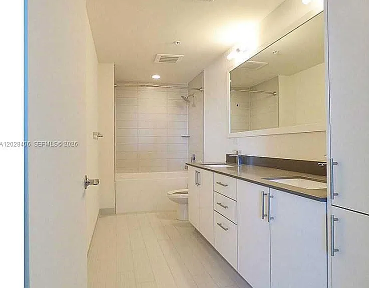 999 SW 1st Ave #1907 — Photo 4