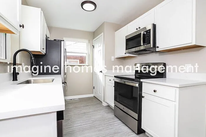 2701 Sandhurst Dr — Photo 7