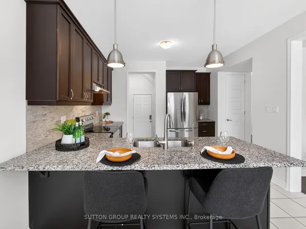 693 Doon South Dr, Kitchener, ON N2P 0H5