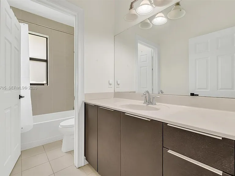 10204 NW 86th St — Photo 56